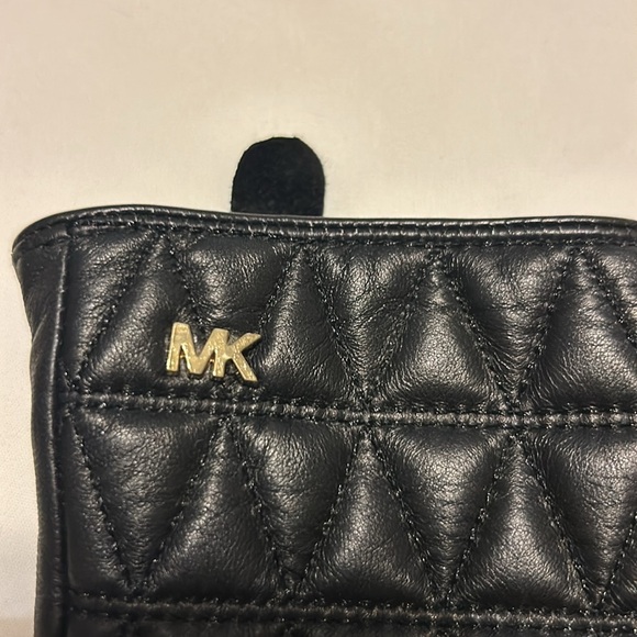 Michael Kors Women’s Black Leather Gloves Size Med-EUC - Picture 2 of 4